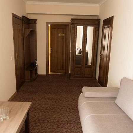 Hotel Korona Kolybayevka Zewnętrze zdjęcie