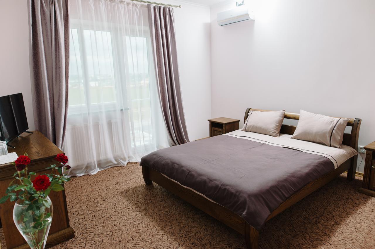 Hotel Korona Kolybayevka Zewnętrze zdjęcie