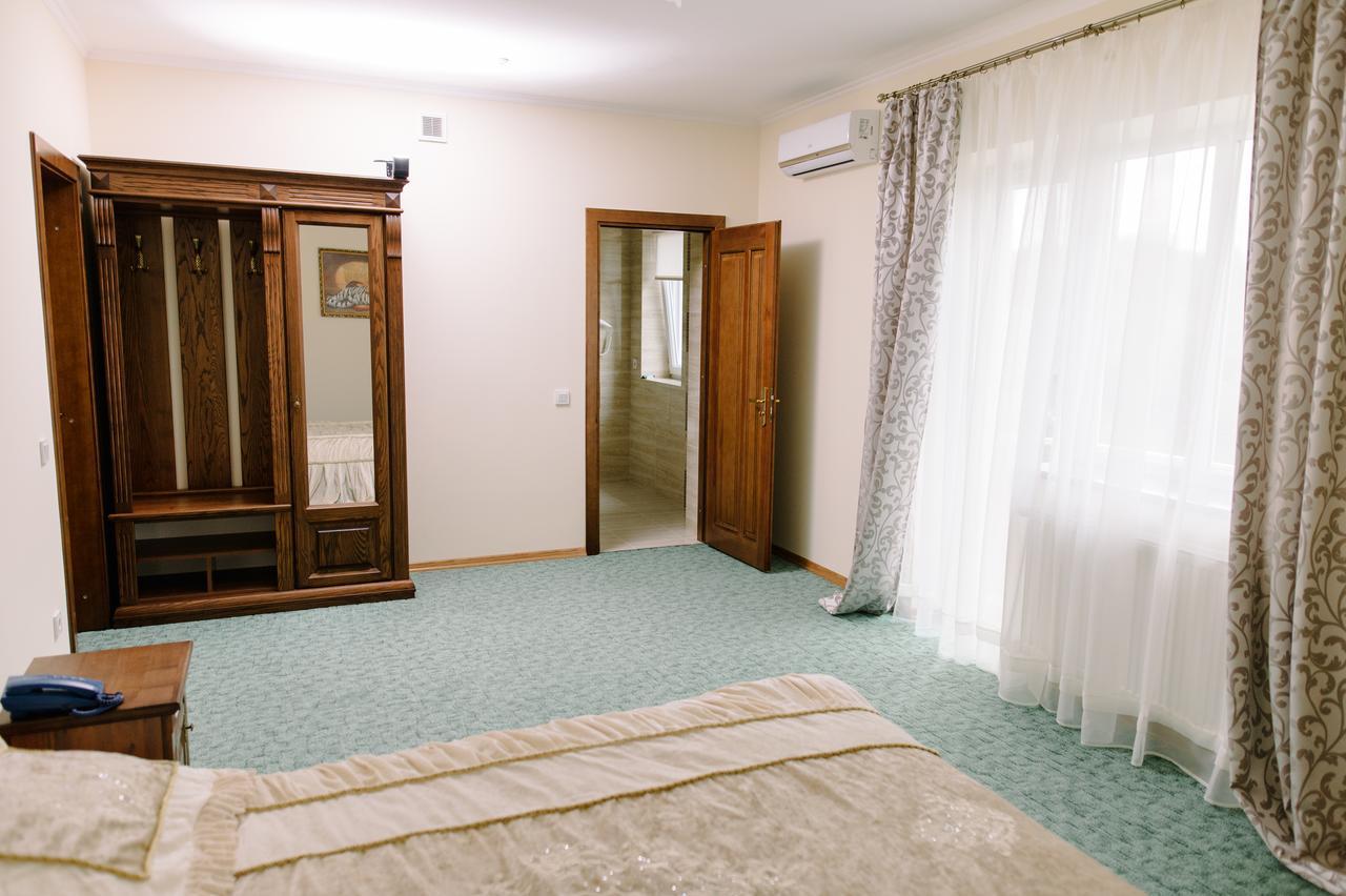 Hotel Korona Kolybayevka Zewnętrze zdjęcie