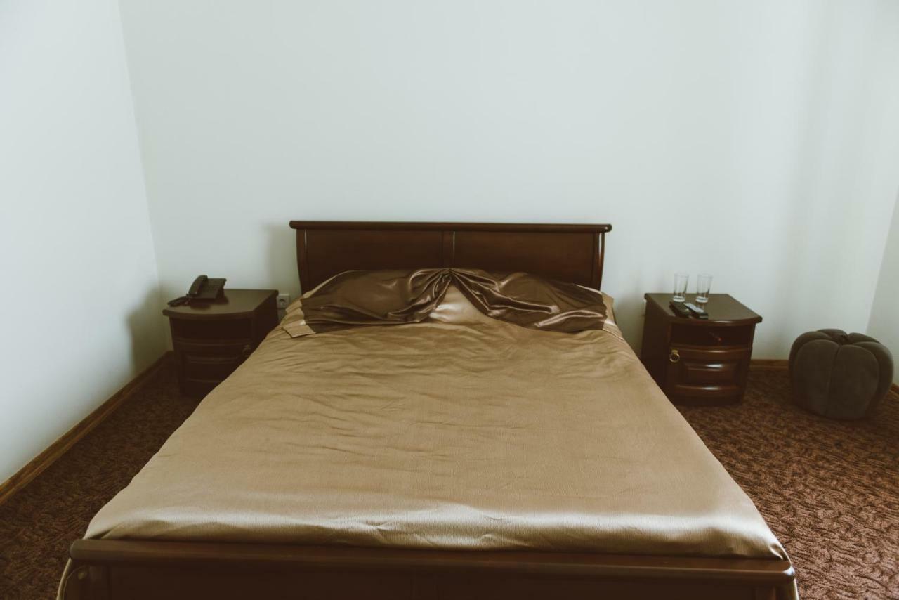 Hotel Korona Kolybayevka Zewnętrze zdjęcie
