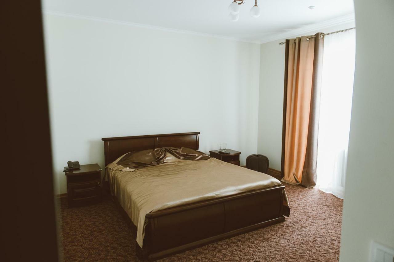 Hotel Korona Kolybayevka Zewnętrze zdjęcie