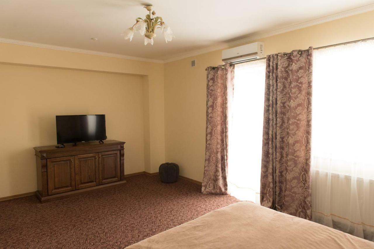 Hotel Korona Kolybayevka Zewnętrze zdjęcie