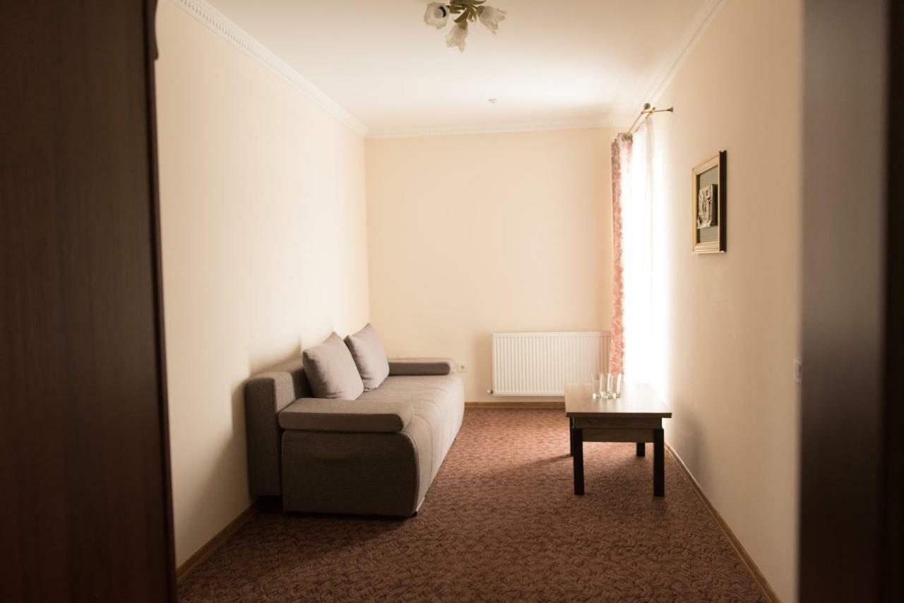 Hotel Korona Kolybayevka Zewnętrze zdjęcie