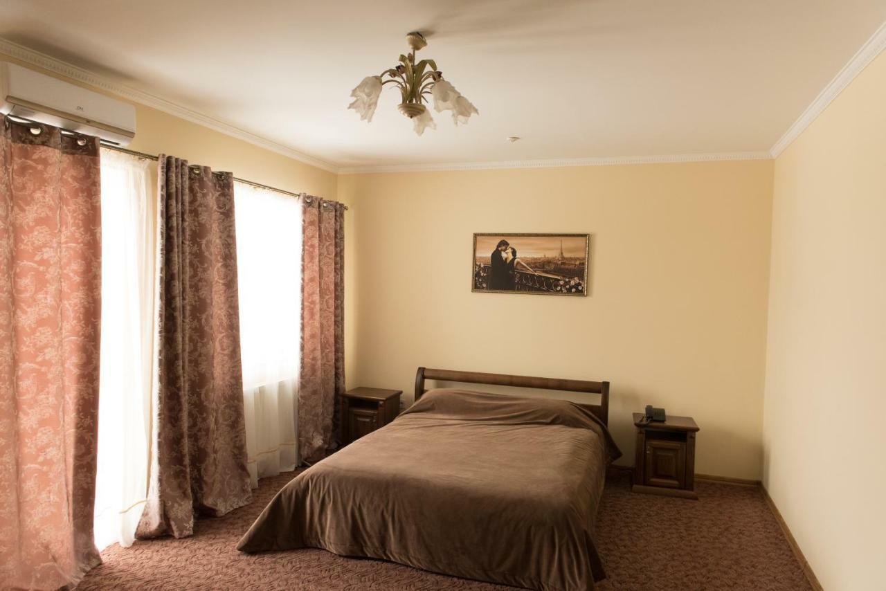 Hotel Korona Kolybayevka Zewnętrze zdjęcie