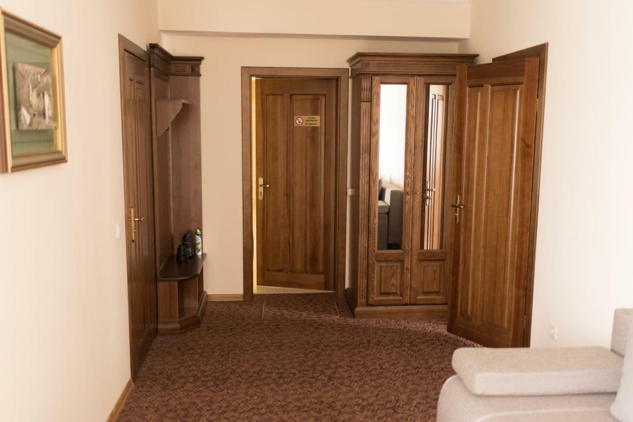 Hotel Korona Kolybayevka Zewnętrze zdjęcie